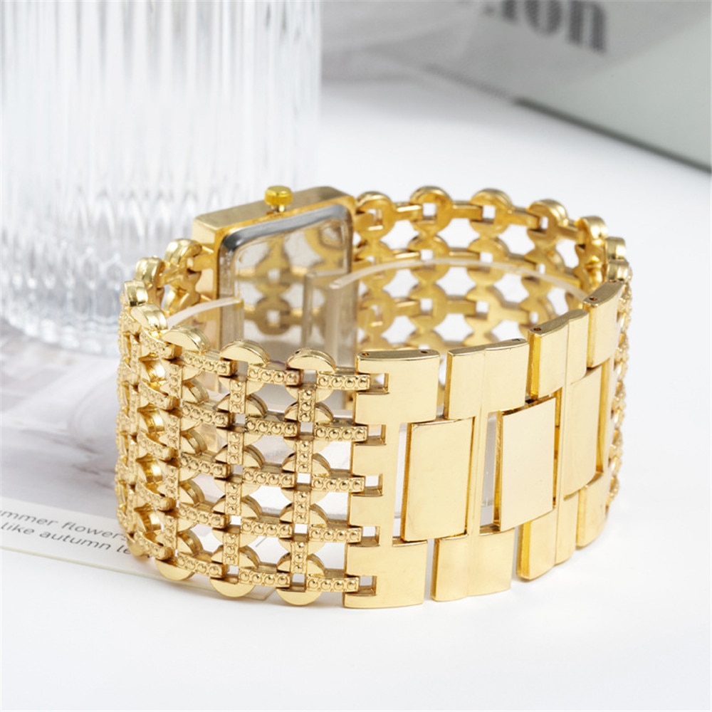 Luxury-Fashion-Women-Watches-Shining-Dial-Design-Qualities-Ladies-Quartz-Wristwatches-Diamond-Square-Female-Alloy-bracelet-3