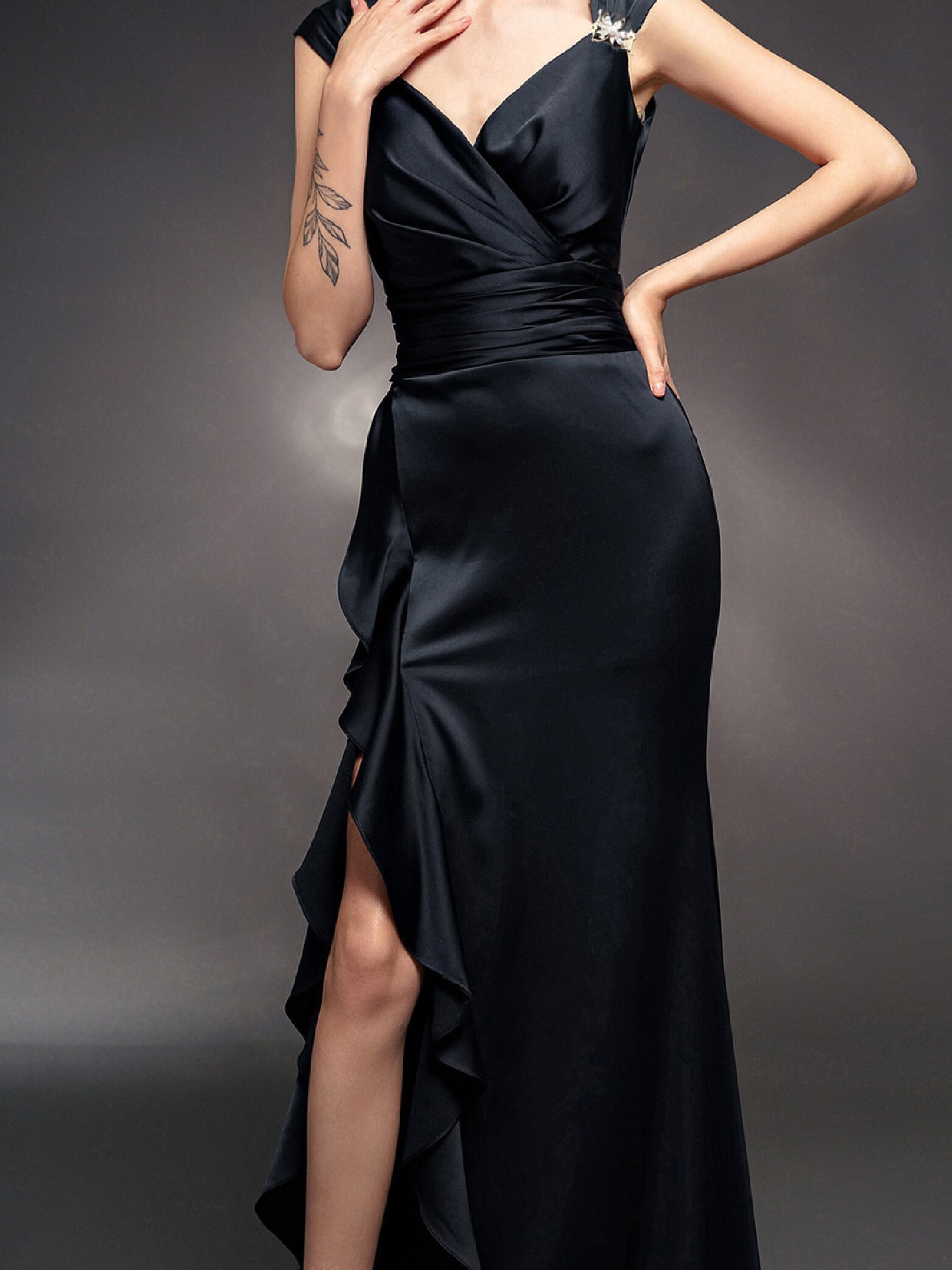 2023-Black-Satin-Celebrity-Dresses-for-Women-Sexy-V-Neck-Backless-Ruffle-Fold-High-Fork-Prom-4